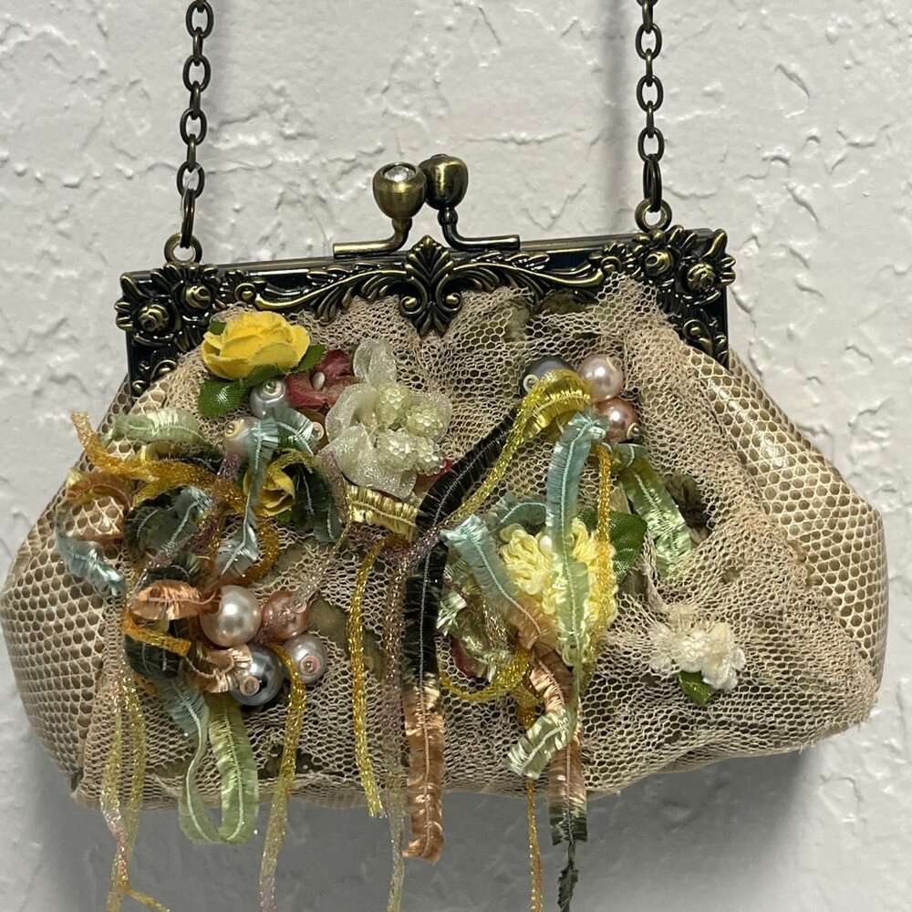 Retired Mary Frances Clutch Bag Purse Beaded Pearl Crystal Kiss Lock w/ Chain